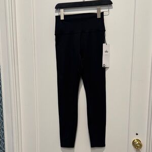 ALO Yoga Brand New Women’s Black 7/8 High-Waist Airlift Leggings with tags